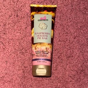 Bath & Body Works Raspberry Holiday Pie Bar Body Cream - Pink & Gold